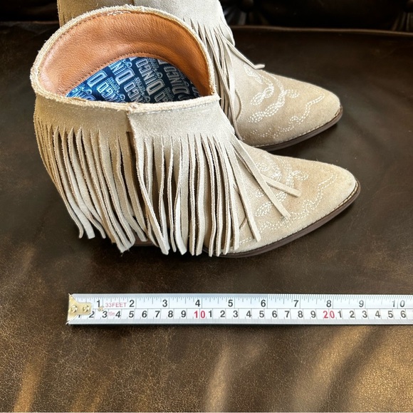 Dingo Cream Ankle Booties with Fringe Detail size 6.5 - Picture 7 of 11